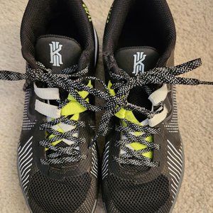 Kyrie Flytrap V,    Men's Size 10, Color Black/White